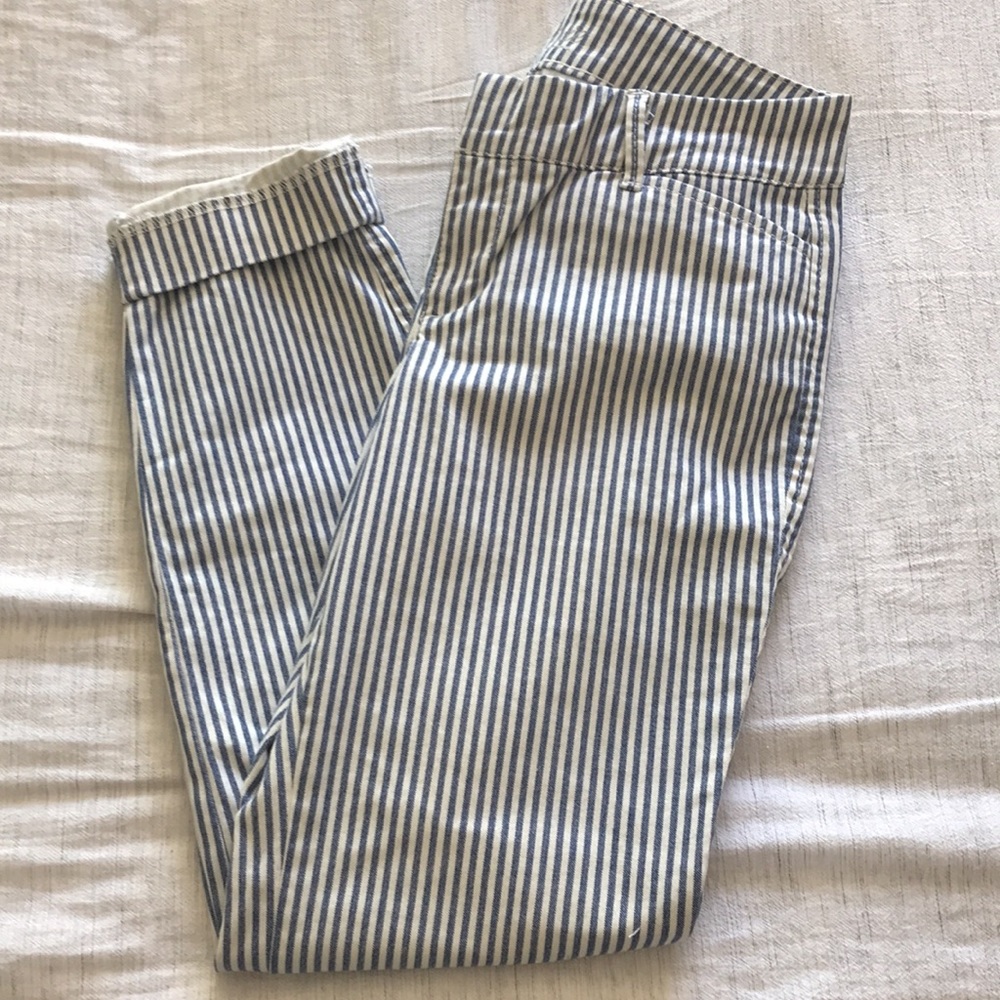 Old Navy Capri pants.